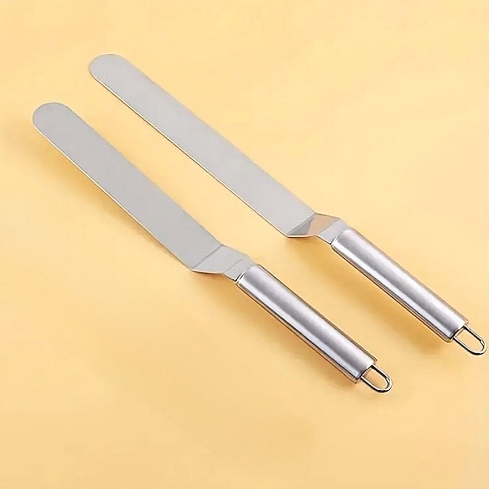 2 icing spatulas